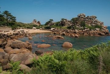 bay and granite rocks french brittany independent walks